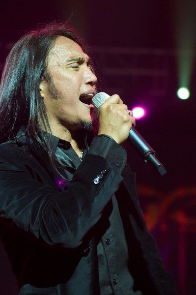 Filipino singer-songwriter Arnel Pineda (Wikimedia)