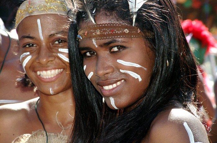 Dominican girls dressed in Taíno costume (Global Panorama/Flickr)