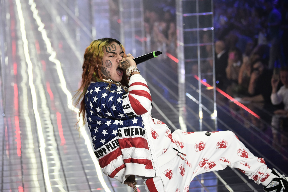 Tekashi 6ix9ine S Complicated Relationship With Spanish Language Networks