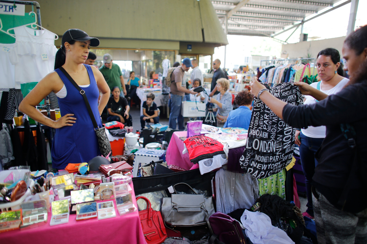 Venezuelans Charting Escape Selling Off Past at Flea Markets - Latino ...